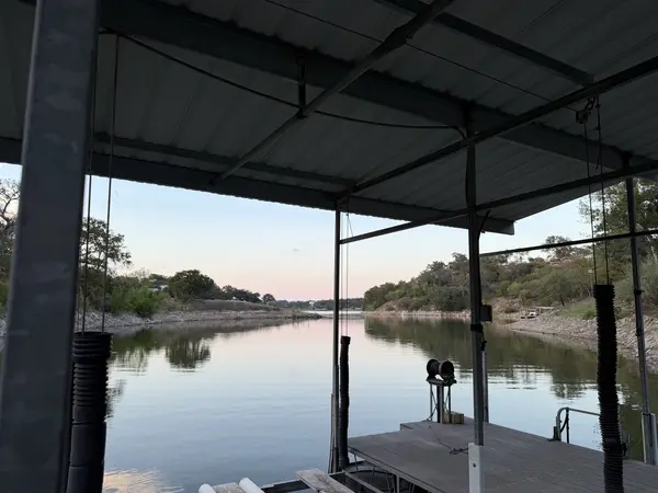 808 Rivercliff DR, Spicewood, TX 78669