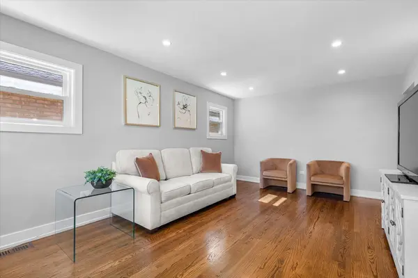 3232 N Oleander AVE, Chicago, IL 60634