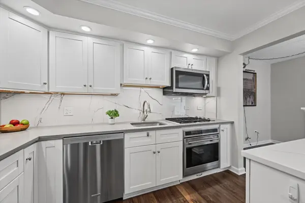 110 W Butterfield RD #310S, Elmhurst, IL 60126