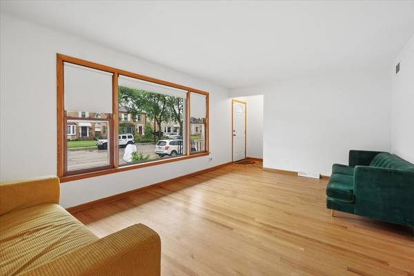 4830 N Nagle AVE, Chicago, IL 60630