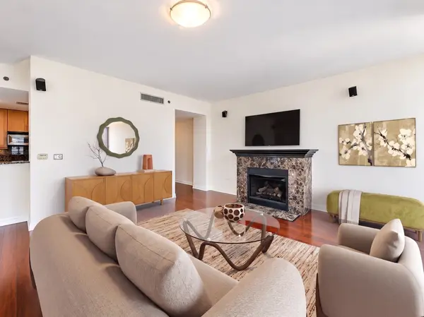 21 E HURON ST #1802, Chicago, IL 60611