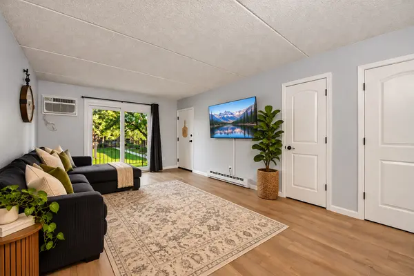 232 Klein Creek CT #4D, Carol Stream, IL 60188