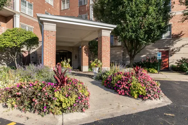 101 Pointe DR #103, Northbrook, IL 60062