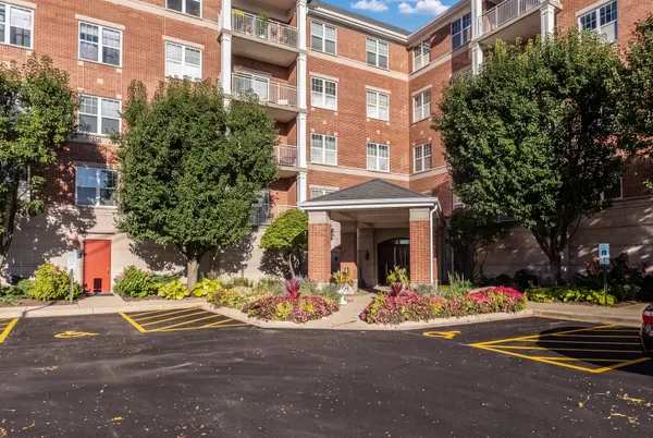 101 Pointe DR #103, Northbrook, IL 60062