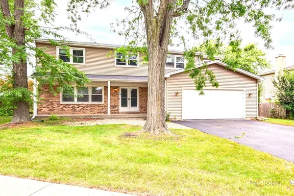 562 Applegate LN, Lake Zurich, IL 60047