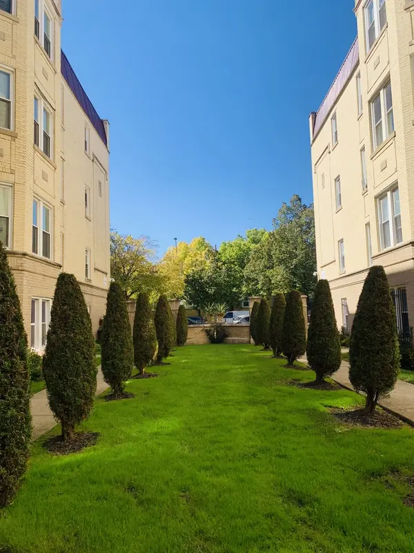 5731 N Kimball AVE #2B, Chicago, IL 60659