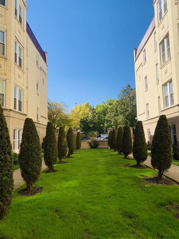 5731 N Kimball AVE #2B, Chicago, IL 60659