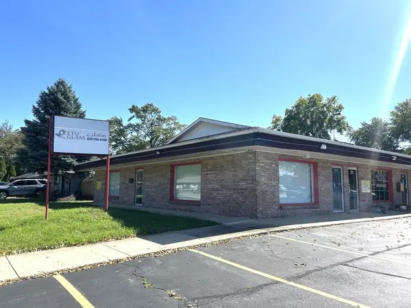 853 N Highland AVE, Aurora, IL 60506