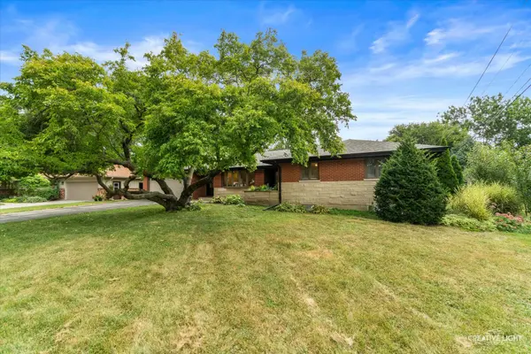 390 LRA DR, Aurora, IL 60506
