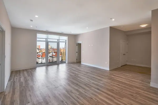 926 E 43rd ST #203, Chicago, IL 60653
