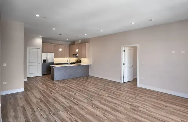 926 E 43rd ST #203, Chicago, IL 60653