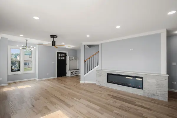 6672 W Montrose AVE, Harwood Heights, IL 60706