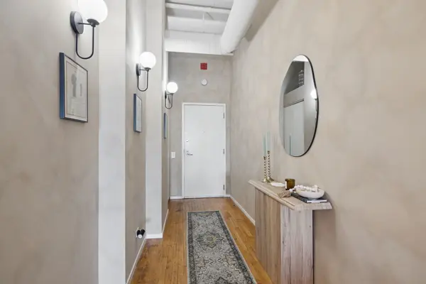728 W Jackson BLVD #302, Chicago, IL 60661