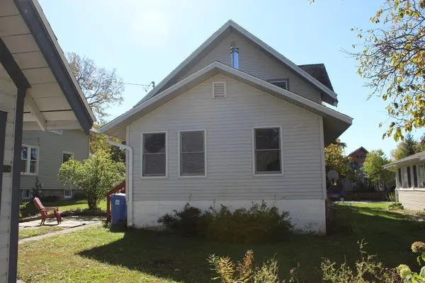 303 3rd AVE, Charles City, IA 50616