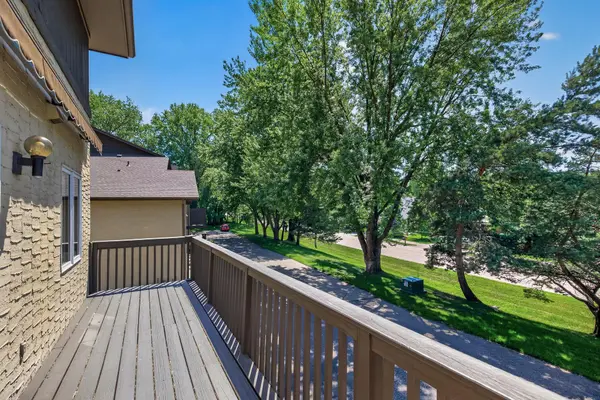 1870 Eagle Ridge DR #12, Mendota Heights, MN 55118