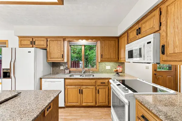 227 Ridgewood CT, Waconia, MN 55387