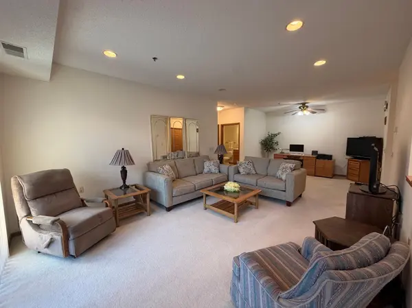 15001 Burnhaven DR #121, Burnsville, MN 55306