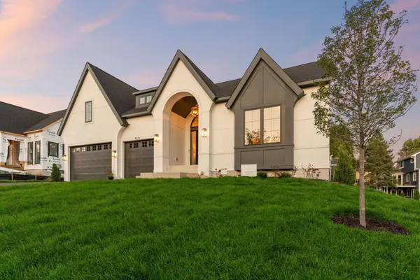 9270 Kiowa TRL, Chanhassen, MN 55317