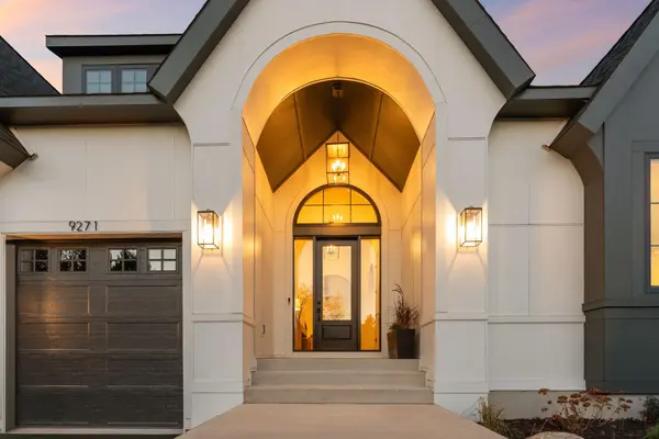 9270 Kiowa TRL, Chanhassen, MN 55317
