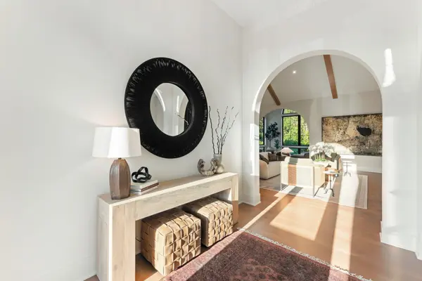 9270 Kiowa TRL, Chanhassen, MN 55317