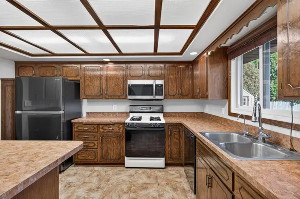 8400 Douglas DR N, Brooklyn Park, MN 55443