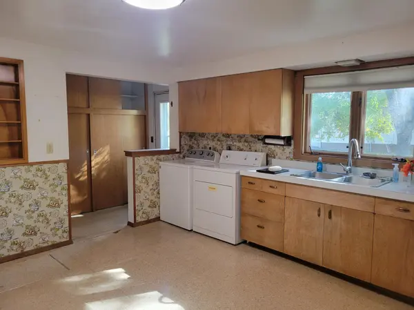 614 S Douglas AVE, Hallock, MN 56728