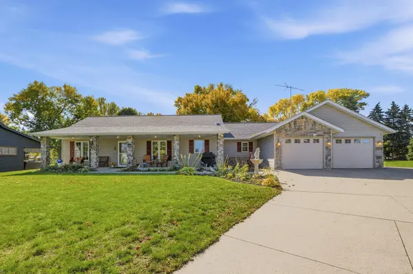 429 Lake CT, Winsted, MN 55395