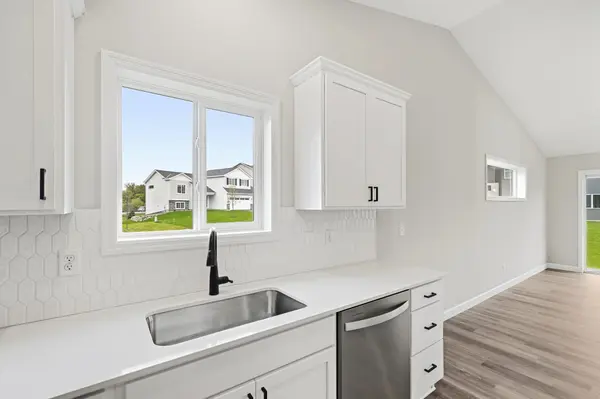 810 Walnut CT, Hanover, MN 55341