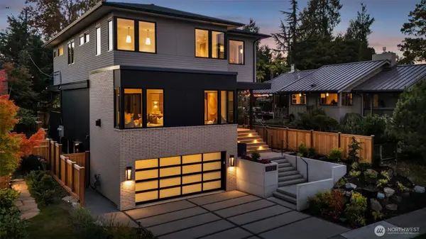 6021 Princeton AVE NE, Seattle, WA 98115