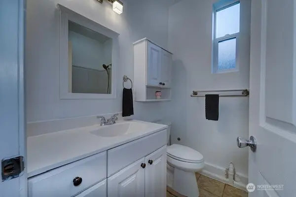 31180 Laughing Dog NE, Poulsbo, WA 98370