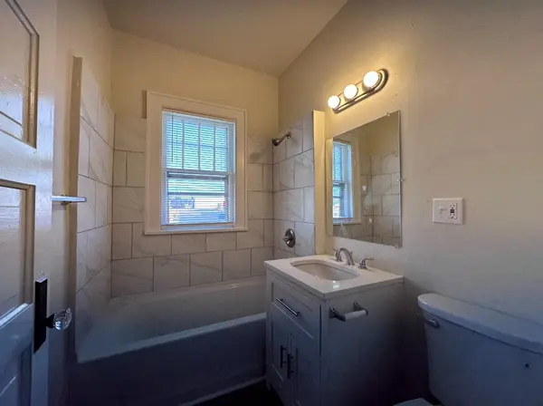113 S MONROE AVE, Green Bay, WI 54301-4055