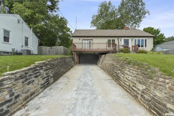 100 BRIEF ST, Washington, IL 61571