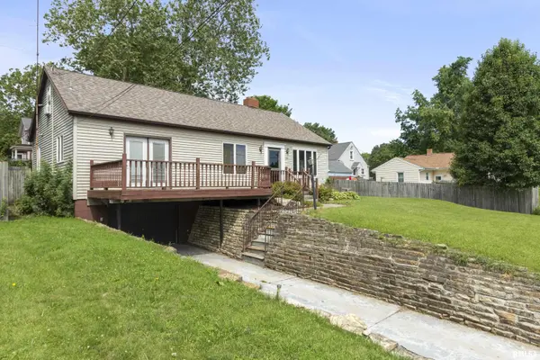 100 BRIEF ST, Washington, IL 61571