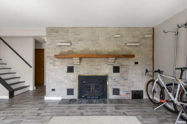 100 BRIEF ST, Washington, IL 61571