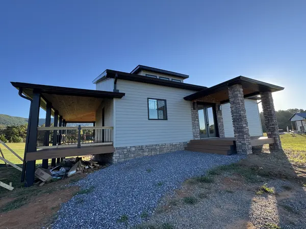 180 County Line Rd, Dandridge, TN 37725