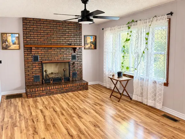 305 THIRD AVE, Collinwood, TN 38450