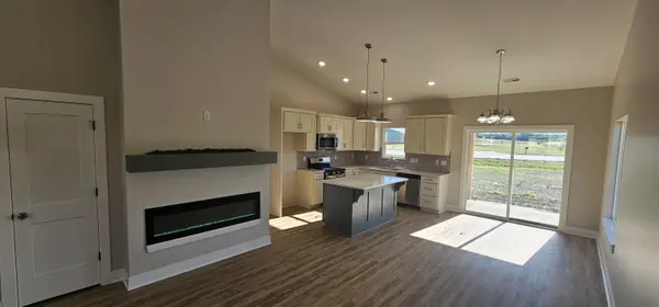 1629 Midway Ct., Valley Center, KS 67147