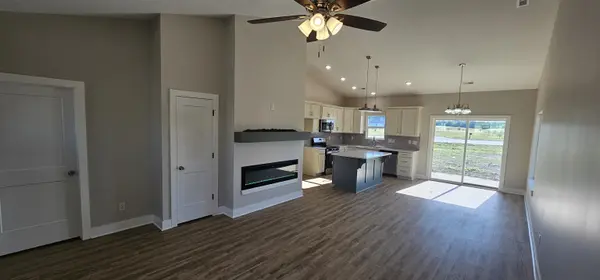 1629 Midway Ct., Valley Center, KS 67147