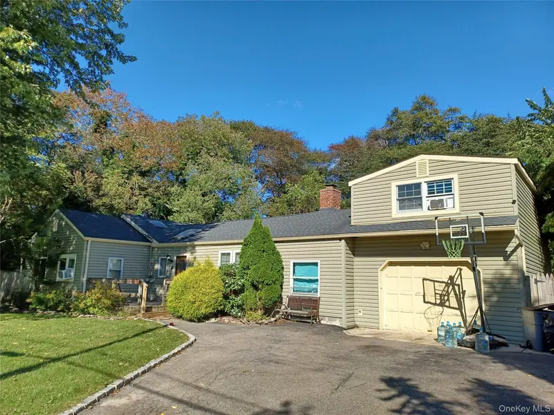 77 Dahlia DR, Mastic Beach, NY 11951