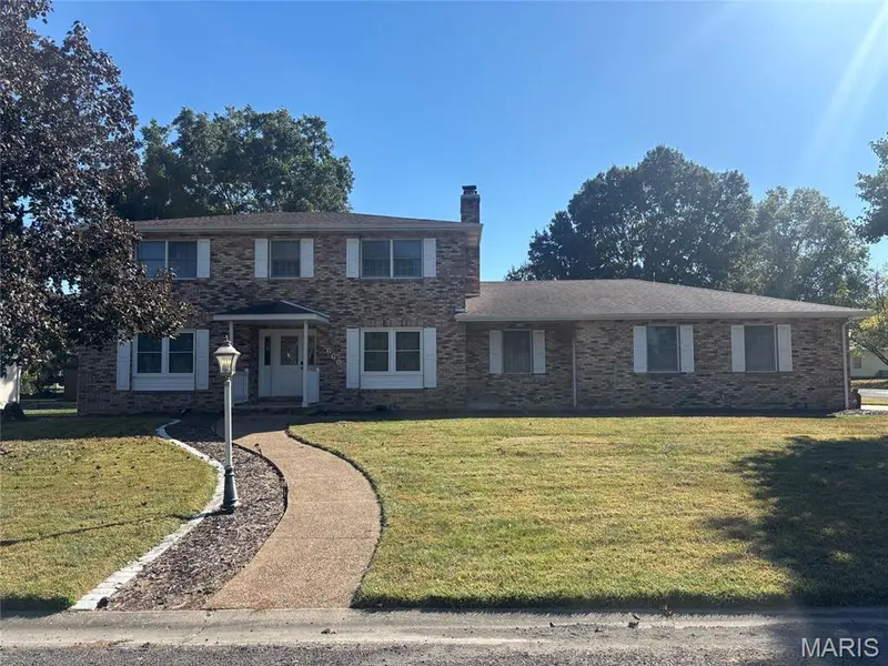 660 W 3rd, Trenton, IL 62293