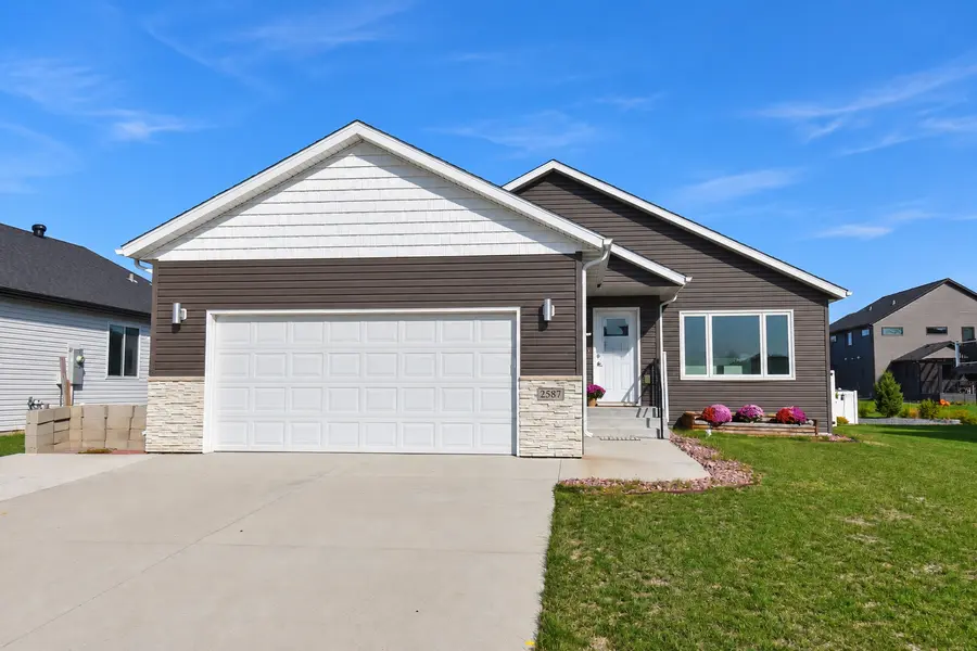 2587 72nd AVE S, Fargo, ND 58104
