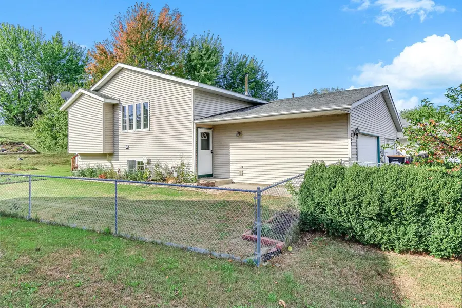494 Appleblossom LN, Shakopee, MN 55379
