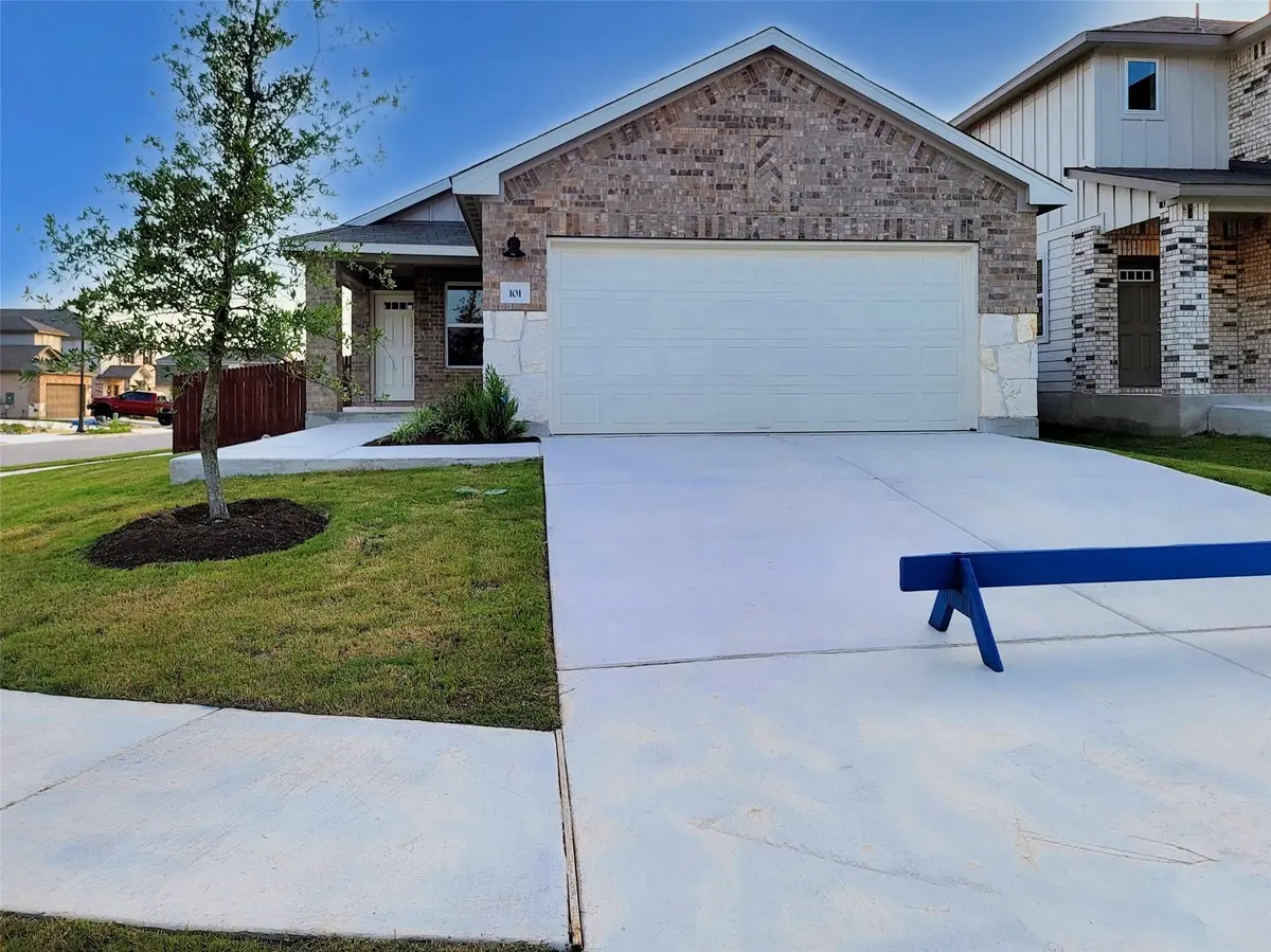 101 Outlaw DR, Liberty Hill, TX 78642