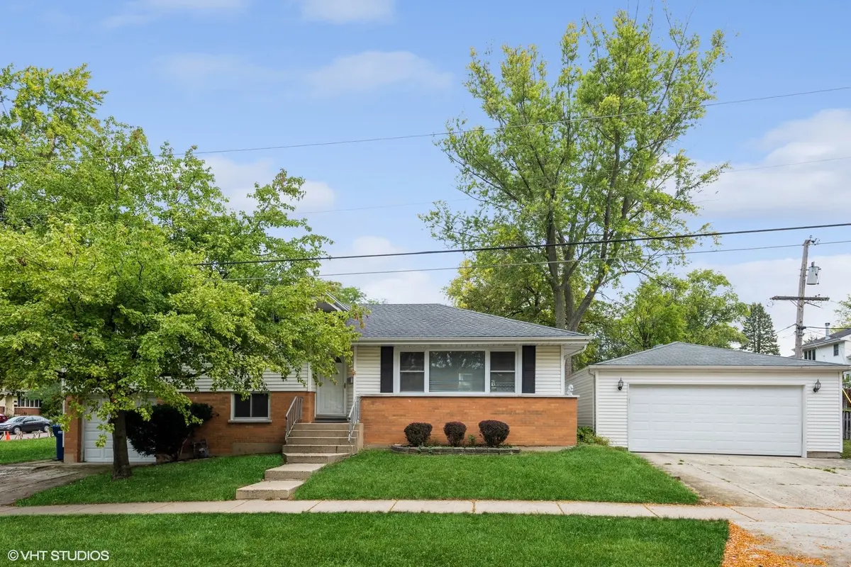 319 Shirley CT, Wheaton, IL 60187