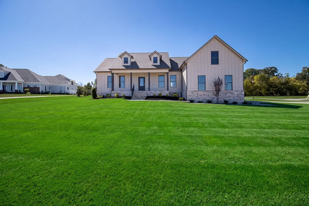 1049 Kateland Dr, Greenbrier, TN 37073