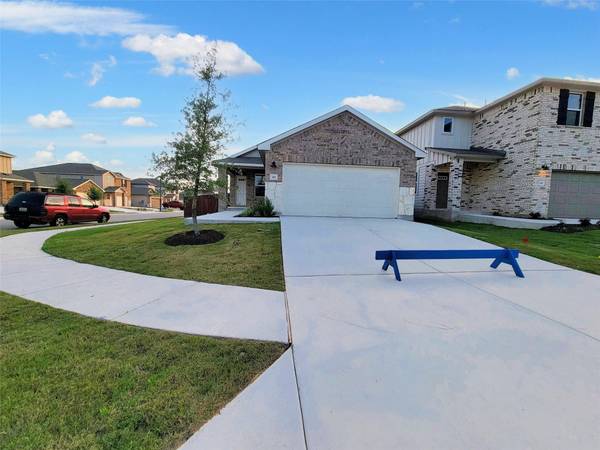 101 Outlaw DR, Liberty Hill, TX 78642