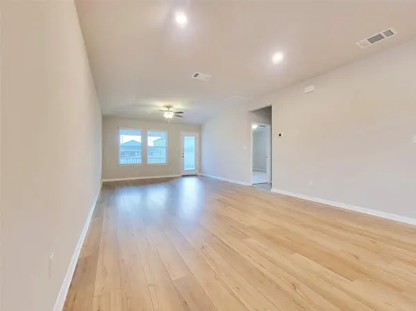101 Outlaw DR, Liberty Hill, TX 78642