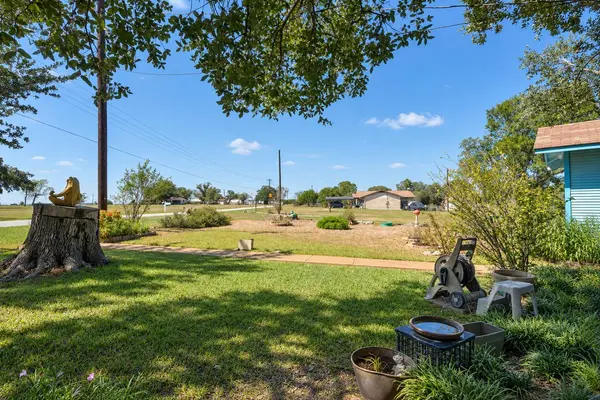 616 Lay RD, Lockhart, TX 78644