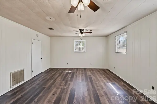 206 King Henry LN, Gastonia, NC 28056