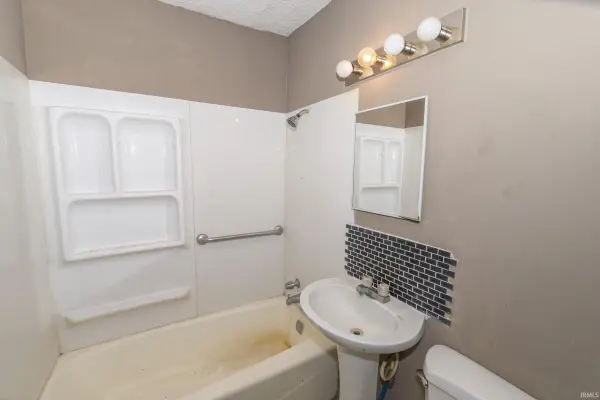 760 S Edison AVE, South Bend, IN 46619-2726